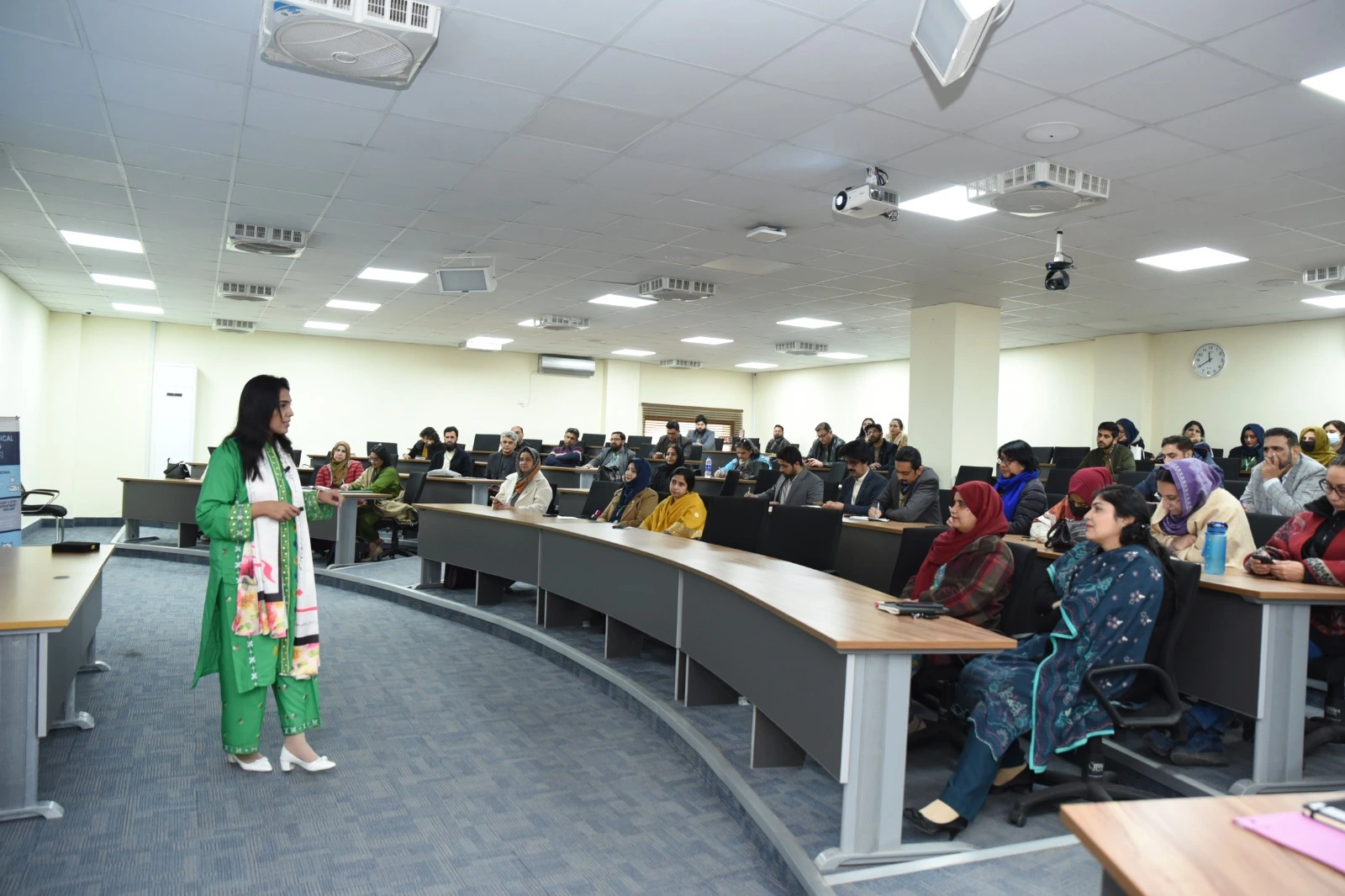 Halima Qureshi best psychologist islamabad speaking at event
